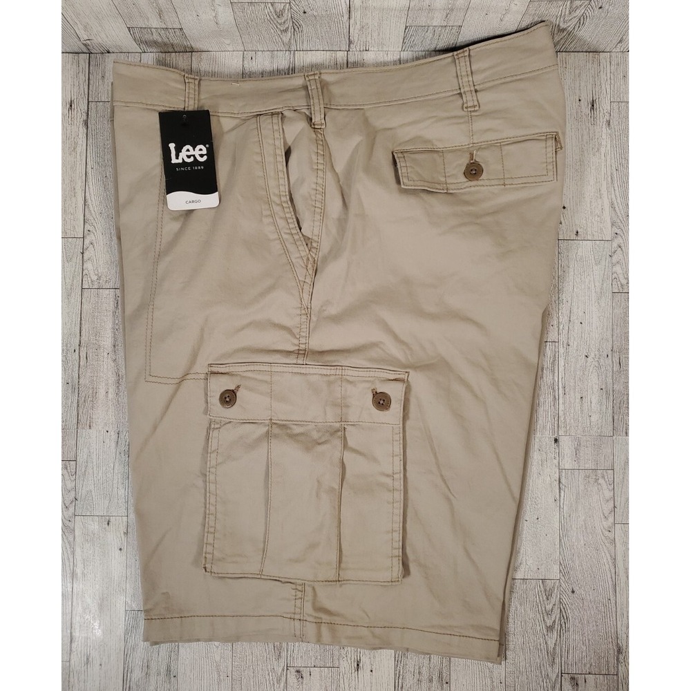 Lee Shorts Mens 46 Cargo Pockets Beige Relaxed Seat & Thigh 11" Inseam NEW